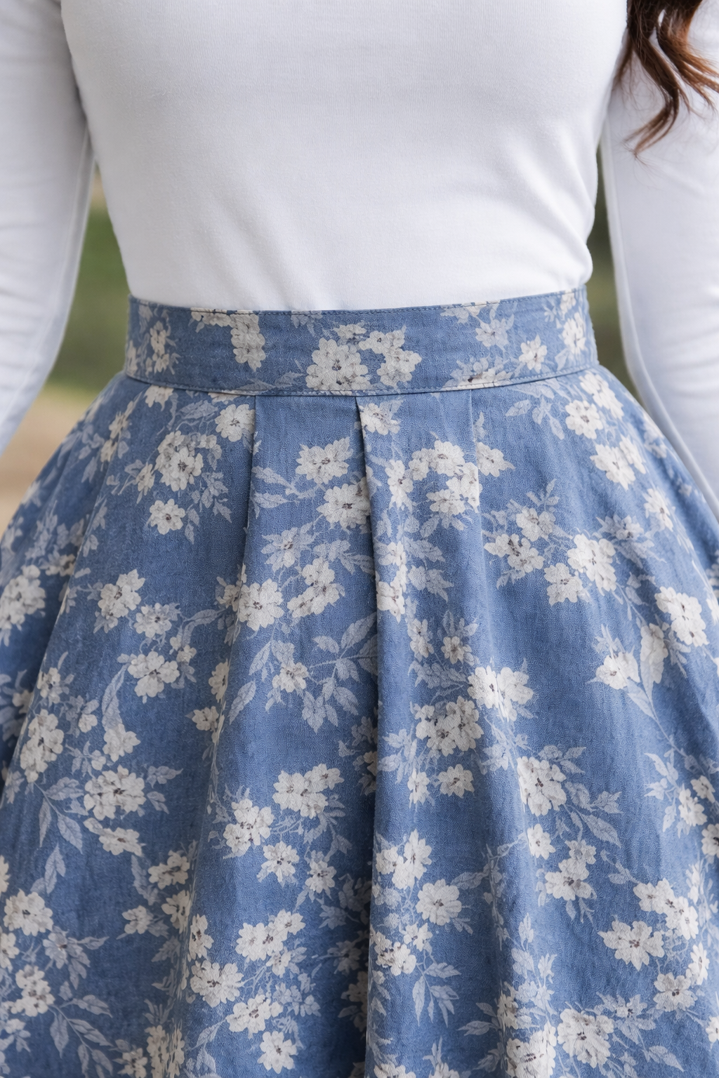 Blue Jacquard skirt with floral design