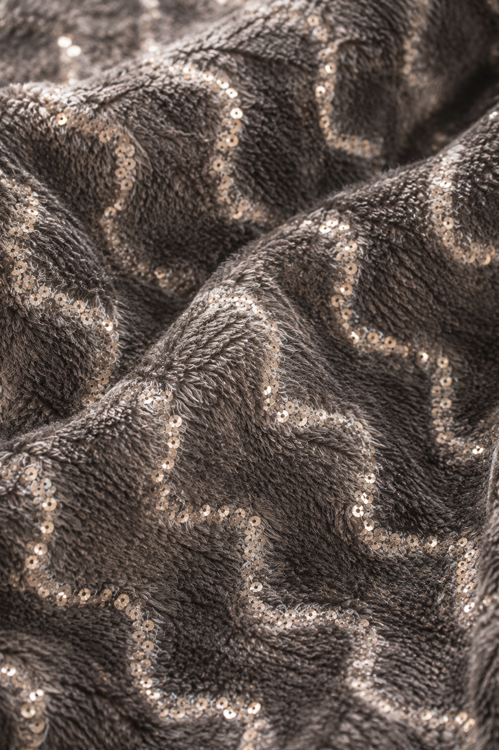 Ledo | Gray unstitched material with sequined waves