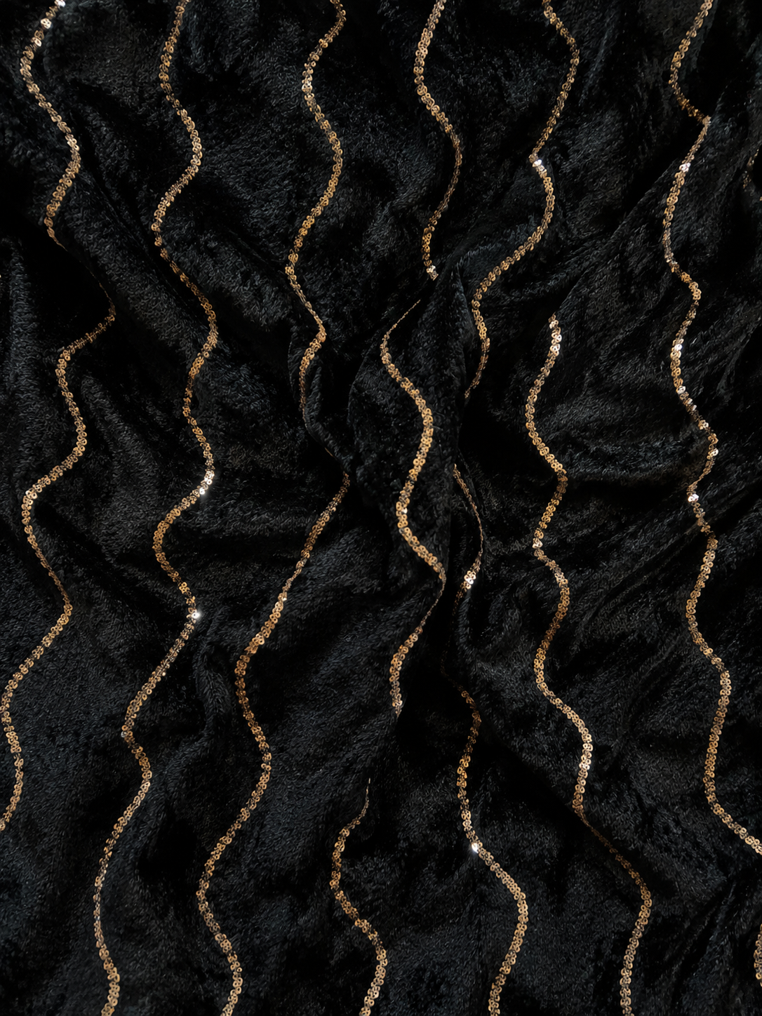 Hiware Bazar | Black unstitched material with sequined waves